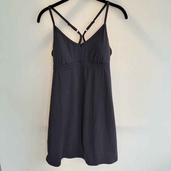 Athleta Shorebreak Athletic Workout Dress Built in Bra in Grey size small - Picture 1 of 6
